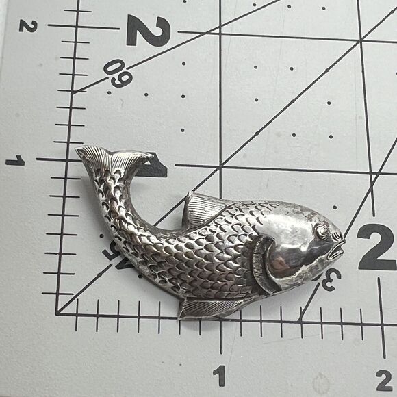 Sterling Silver Koi Catfish Pin Brooch Made In Nepal .925 Fish - Picture 4 of 5